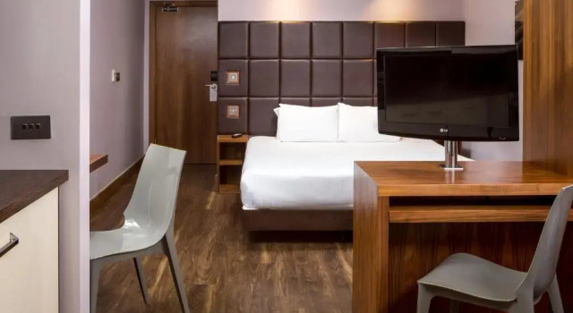 Апартаменты Roomzzz Leeds City
