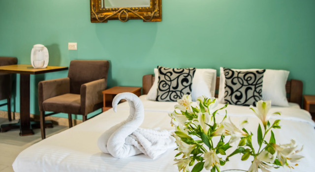 Zory The Guest House, Prenota Affittacamere Hotel a Odessa region con pasti, Mezza/completa pensione