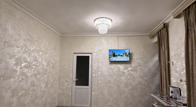 Standardowy trzyosobowy pokój i balkonem i z widokiem na dziedziniec Istirohat Guest House