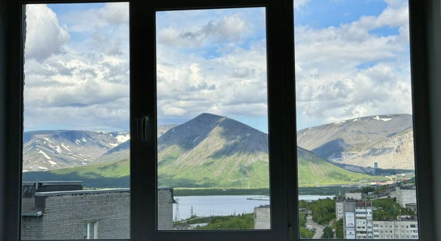 Uyutnaya 2k Kvartira S Vidom Na Gory I Ozera Flat, Book Apartment Kirovsk Murmansk Region
