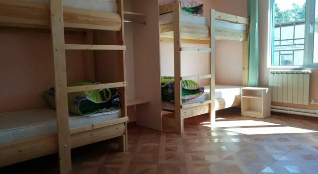 Кровать в общем номере с балконом Хостел Этно