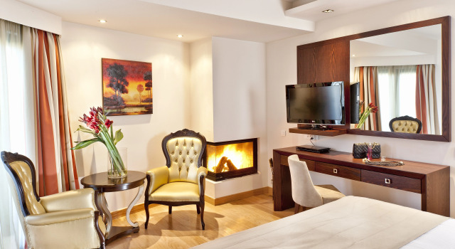 Двухместный номер Superior с балконом и с красивым видом из окна Отель Kalavrita Canyon Hotel & Spa
