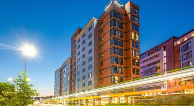 Апарт-отель Roomzzz Leeds City West