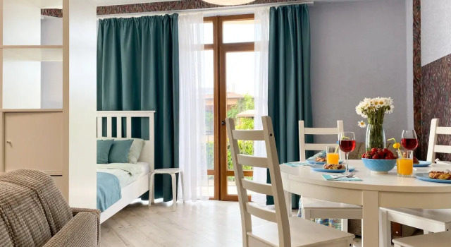U Morya S Basseynom Flat, Rezerwuj Apartament Hotele w Sewastopol z basenem, Basen
