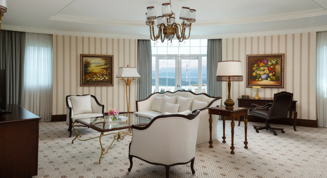 Executive Tweepersoonssuite met balkon en  met uitzicht Rixos Almaty Hotel