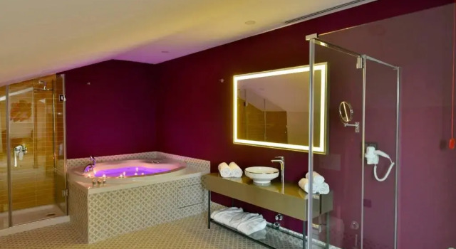 Двухместный номер Deluxe с балконом и с видом на город Отель G-Han Hotel