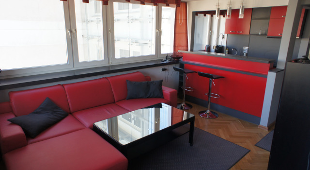 Одноместная студия с балконом и с красивым видом из окна bonApartments