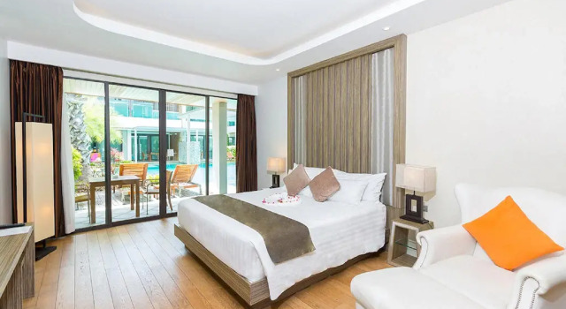 Двухместный номер Pool Access Deluxe с балконом Club Wyndham Patong Hill Phuket