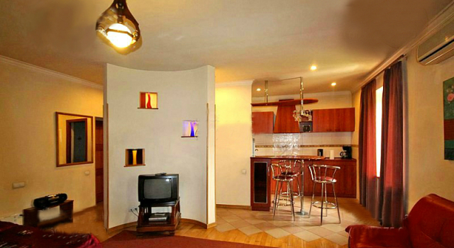 Kolmen hengen Huoneisto parvekkeella näkymä Raisa's Apartments