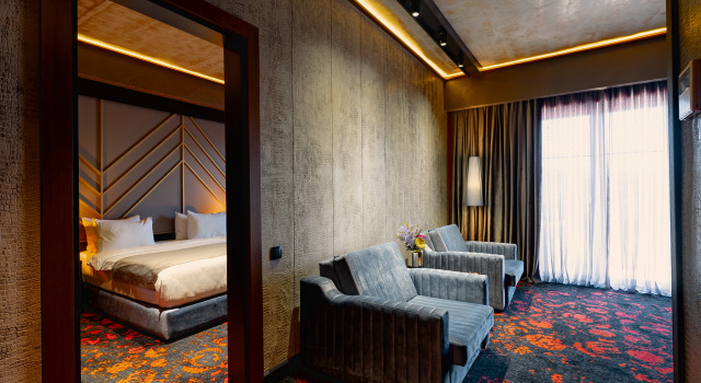 Семейный люкс с красивым видом из окна Tapis Rouge Design Boutique Hotel