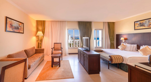Полулюкс с частичным видом на море Crowne Plaza Antalya by IHG