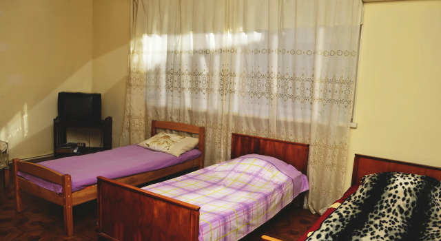 Camera familiare Standard con balcone Hostel Sakharov & Tours