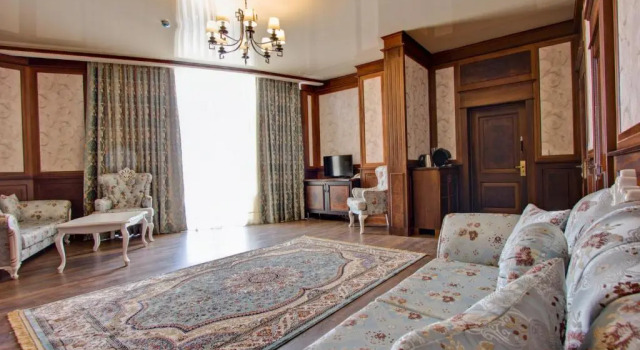 Трёхместные апартаменты с красивым видом из окна Karagat Hotel / Карагат