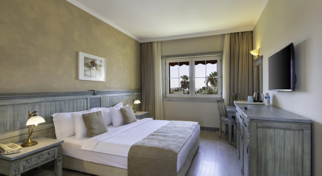 Номер Deluxe с красивым видом из окна Alaçatı Beach Resort