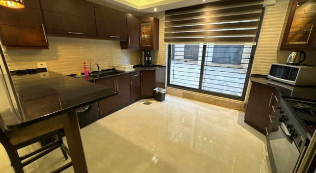 Апартаменты 2 En-suite Rooms Central & Garden Terrace, Забронировать Апартаменты/квартира Отели Аммана с парковкой, рядом с Иорданские ворота, Парковка