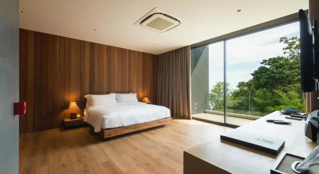 Двухместный люкс Napa с видом на горы The Naka Phuket, a member of Design Hotels