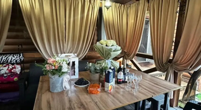S Basseynom I Besedkoy Private House, Prenota Casa vacanze Hotel a Repubblica dell'Altaj con parcheggio, Parcheggio