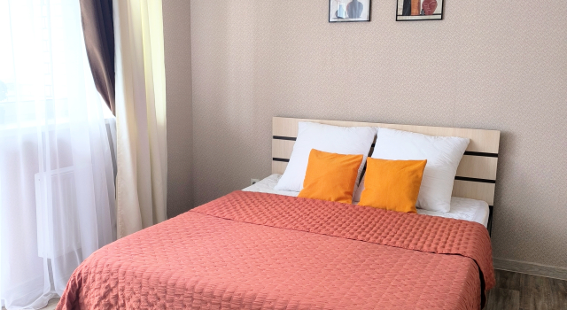 Uyutnaya Studiya ryadom Zhd Vokzal i Tvviku Flat, Prenota Appartamento Hotel a Tyumen Region con parcheggio, Parcheggio