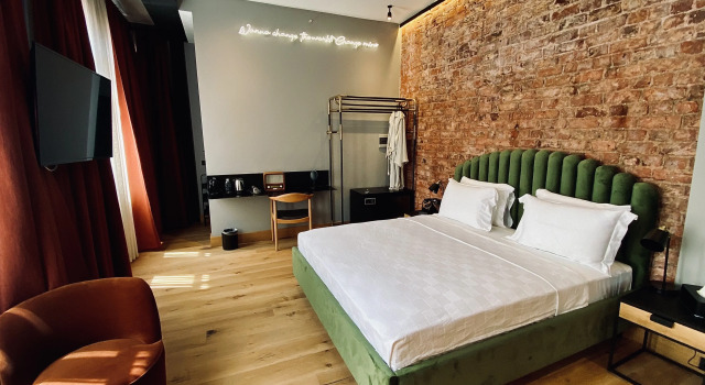 Superior Dvoulůžkový s manželskou postelí pokoj a výhledem na ulici RUZ Hotel