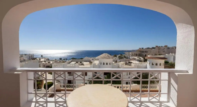 Номер Standard с видом на бассейн Курортный Отель Continental Plaza Beach Resort