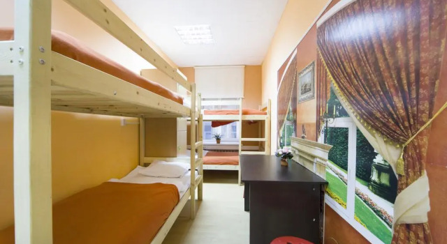 Postel ve společném pokoji pro ženy Piter Living quarters