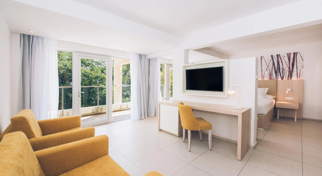 Отель Iberostar Herceg Novi