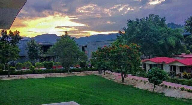 Pagoda's Manu Maharani Resort, Rezervovat Lázně / Resort Ramnagar Uttarakhand