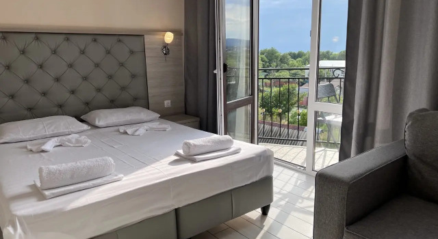 Двухместный люкс с балконом Отель Moon Hotel