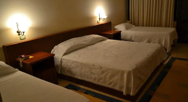 Akropoli Hotel, Rezerwuj Hotel Golem Tirana County