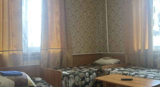 Кровать в общем номере Отель Лотос