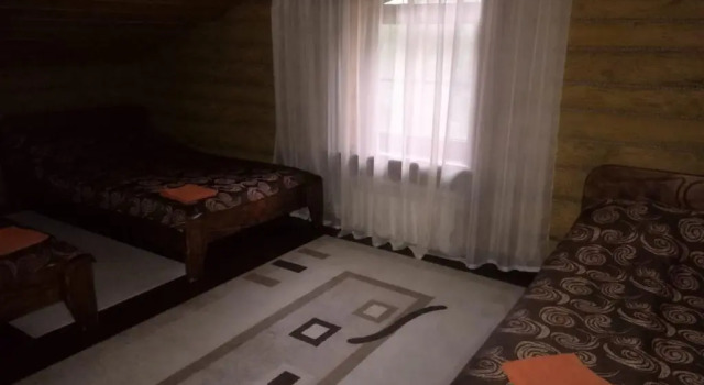 Коттедж с 4 комнатами с красивым видом из окна База Отдыха Крушинов Рог