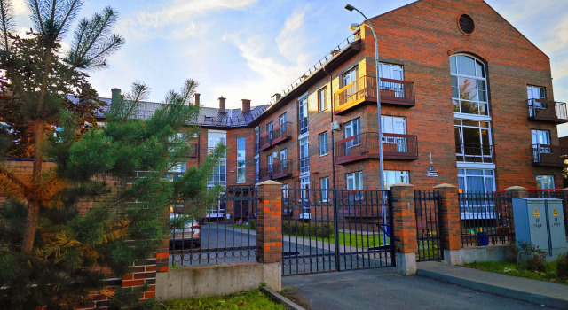 V Elitnom Dome V Tsentre Goroda Flat, Rezervovat Apartmán Hotely v Novgorodská oblast s parkováním, Parkování