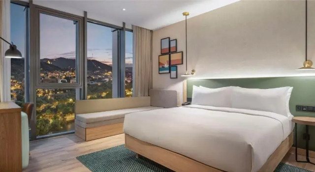 Двухместный номер с диваном Верхний этаж с видом на реку Hilton Garden Inn Tbilisi Riverview