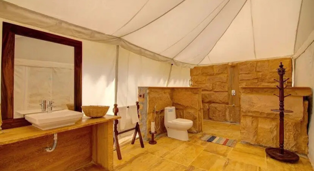Тент с красивым видом из окна Кемпинг The Kafila Desert
