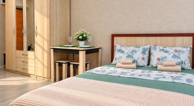 Uyutnaya Studiya Dlya Dvoikh Gostey Flat, Buchen Sie Ferienwohnung Hotels in Tyumen Region mit Parkplatz, Parkplätze