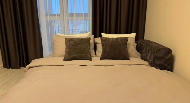 Uyutnaya S Vidom Na Kazanskiy Kreml Ot Prokvartiry Na Ulitse Chetaeva 43a  Flat, Prenota Appartamento Hotel a Tatarstan con parcheggio, Parcheggio