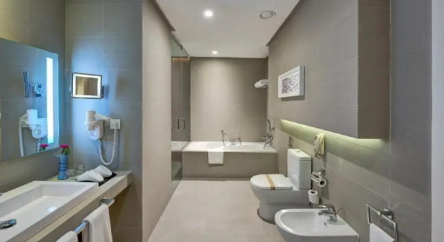 Двухместный люкс Lagoon with lagoon view The Act Hotel Sharjah