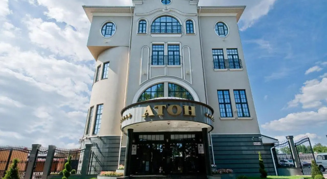 Отель Атон