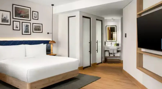 Двухместный номер с диваном Deluxe с видом на город Отель Hilton Garden Inn Баку