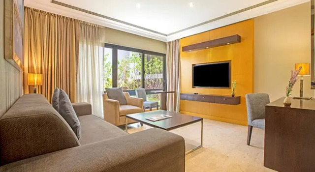 Двухместный номер with sofa Deluxe Отель Dubai Marine Beach Resort & Spa