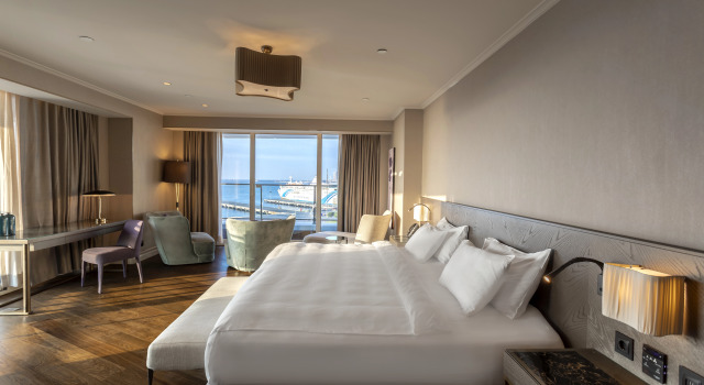 Люкс с балконом и с видом на море Radisson Blu Hotel Istanbul Ottomare