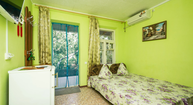 Yug Guest House, Book Guesthouse Hotels in Sudak Region with Parking, Parking
