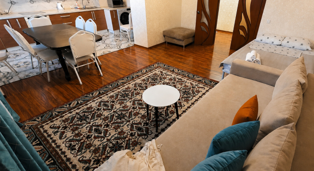 3-Bedroom with sofa Apartments, Buchen Sie Ferienwohnung Astana Kasachstan, in der Nähe von Mega Astana Shopping Centre