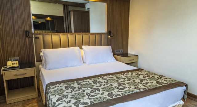 Четырёхместный семейный номер Standard с балконом FAME HOTEL