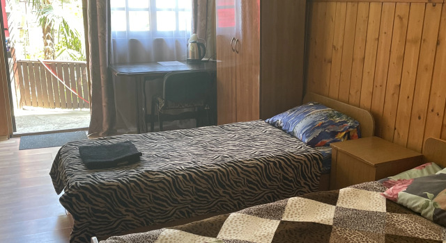 Paradise Place Abkhazia Guest house, Book Pension Hoteller i Gudauta district med parkering, Parkering