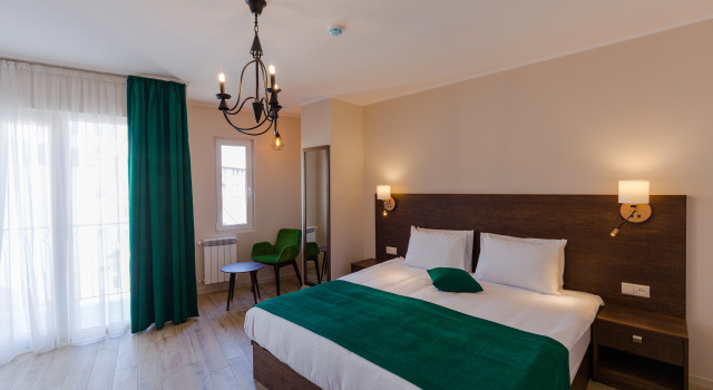 Двухместный номер Standard с балконом и с видом на сад Hotel BLOOM Batumi