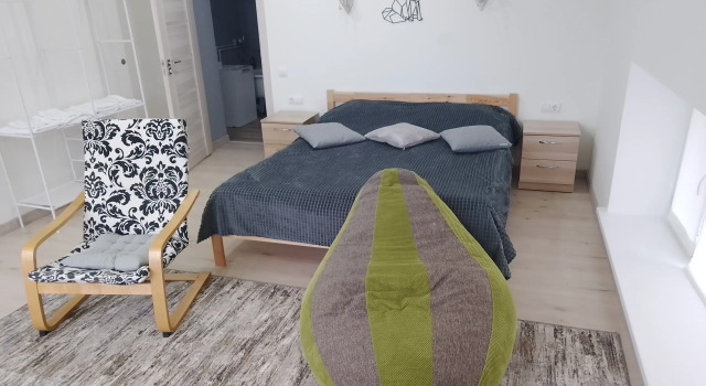 Khitry Lis Private House 1, Book Feriehus Sommerhuse i Pskov oblast, Hytte