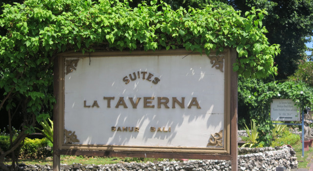 Люкс с балконом и с видом на сад Отель La Taverna Suites