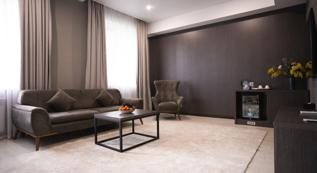 Двухместный люкс Отель Grand Hotel Kazybek Bi