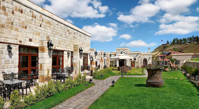 Отель Seraphim Cave Suites & Spa